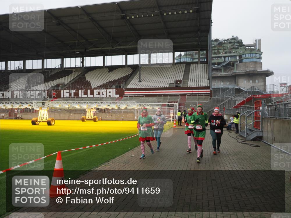 07.12.2025 - St. Pauli X-Mass-Run No. 15 Fabian Wolf http://msf.ph/oto/9411659 07.12.2025 11:14:01 Ziel 274, 375, 425, 475, 708 meine-sportfotos.de