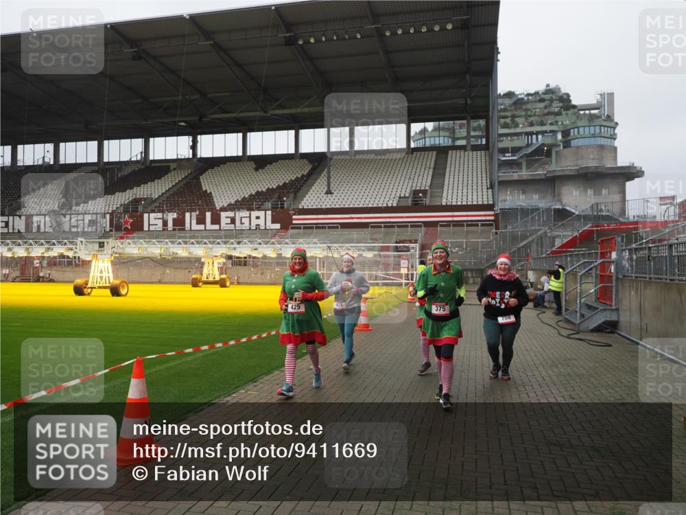 07.12.2025 - St. Pauli X-Mass-Run No. 15 Fabian Wolf http://msf.ph/oto/9411669 07.12.2025 11:14:01 Ziel 274, 375, 425, 475, 708 meine-sportfotos.de