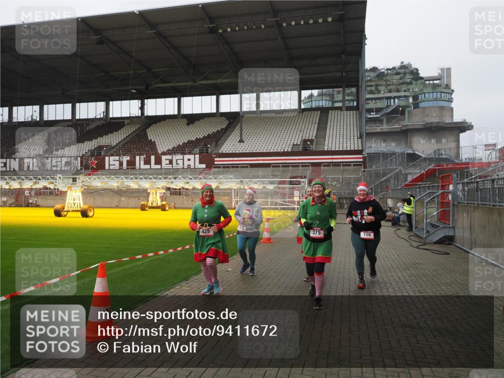 07.12.2025 - St. Pauli X-Mass-Run No. 15 Fabian Wolf http://msf.ph/oto/9411672 07.12.2025 11:14:02 Ziel 274, 375, 425, 475, 708 meine-sportfotos.de