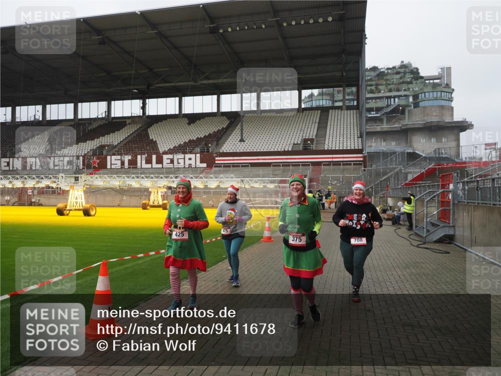 07.12.2025 - St. Pauli X-Mass-Run No. 15 Fabian Wolf http://msf.ph/oto/9411678 07.12.2025 11:14:02 Ziel 274, 375, 425, 475, 708 meine-sportfotos.de
