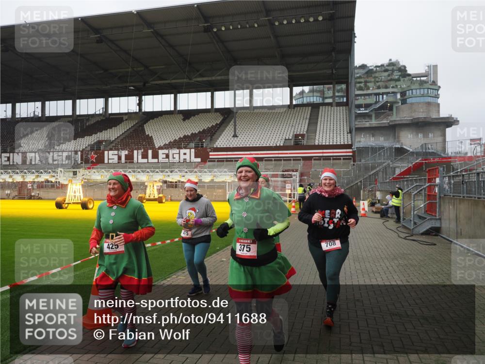 07.12.2025 - St. Pauli X-Mass-Run No. 15 Fabian Wolf http://msf.ph/oto/9411688 07.12.2025 11:14:03 Ziel 274, 375, 425, 475, 708 meine-sportfotos.de
