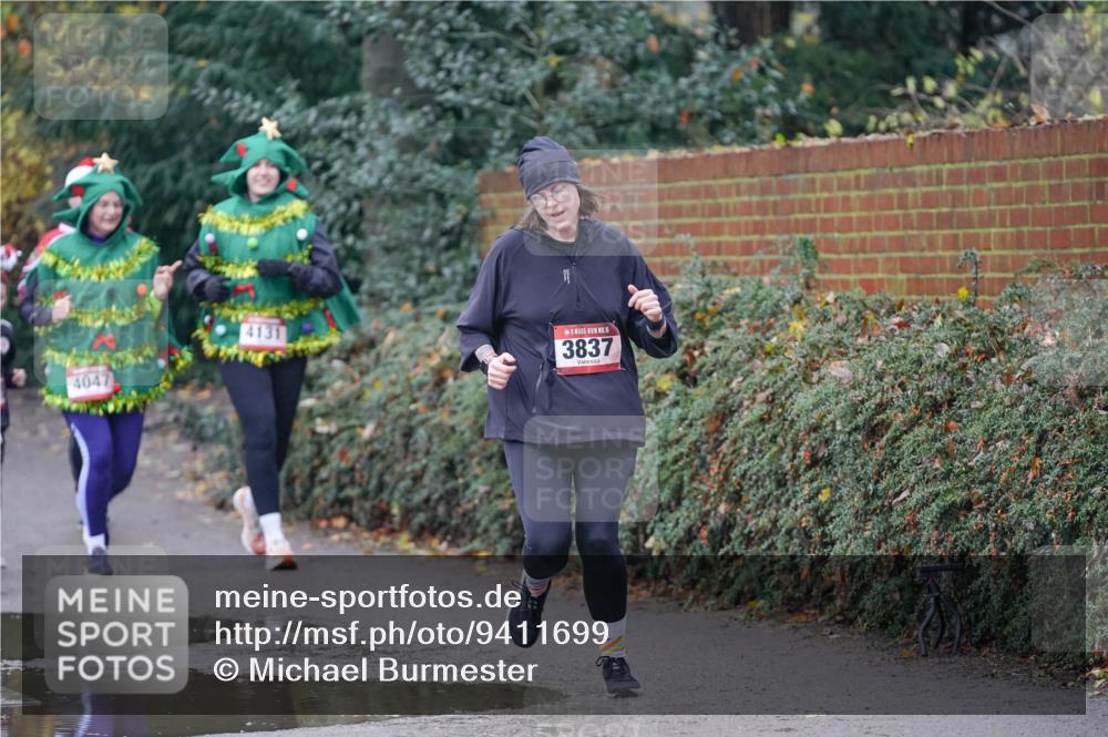 07.12.2025 - St. Pauli X-Mass-Run No. 15 Michael Burmester http://msf.ph/oto/9411699 07.12.2025 11:42:48 Laufen 4047, 4131, 15, 3837 meine-sportfotos.de
