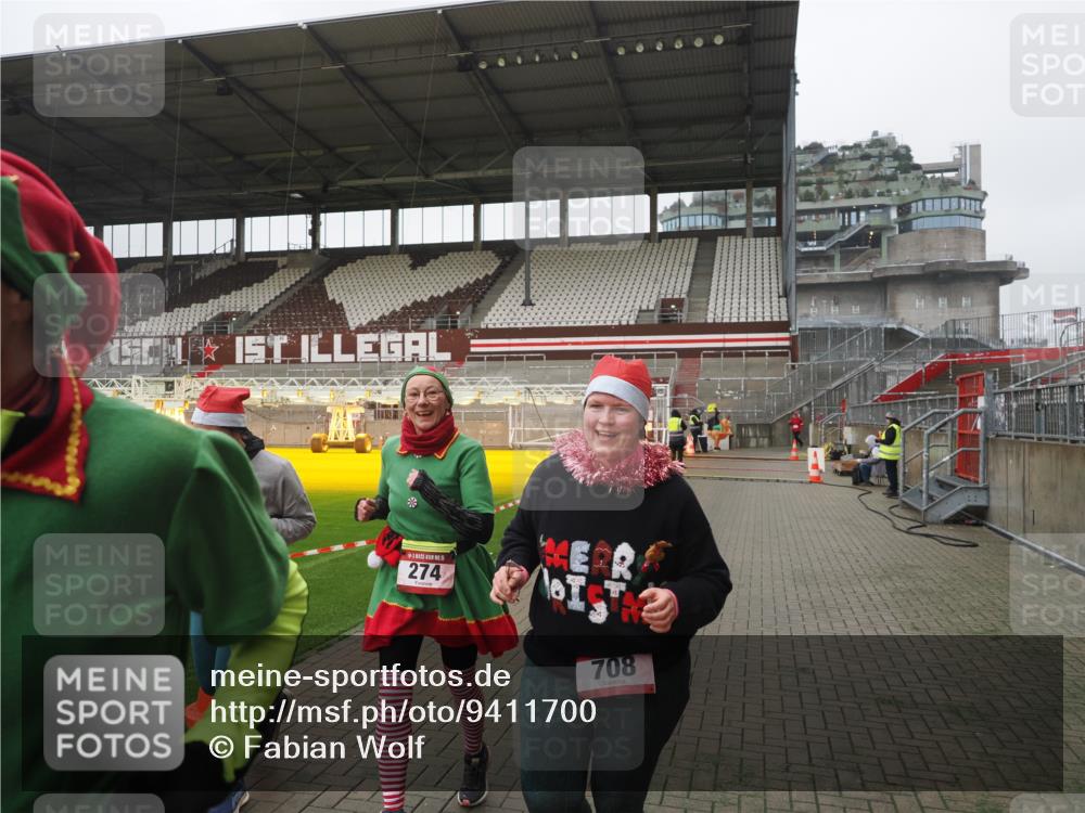 07.12.2025 - St. Pauli X-Mass-Run No. 15 Fabian Wolf http://msf.ph/oto/9411700 07.12.2025 11:14:04 Ziel 274, 375, 425, 475, 708 meine-sportfotos.de