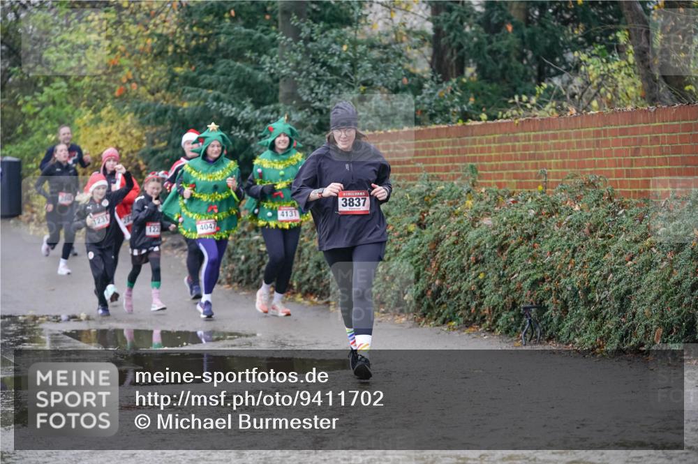 07.12.2025 - St. Pauli X-Mass-Run No. 15 Michael Burmester http://msf.ph/oto/9411702 07.12.2025 11:42:49 Laufen 1231, 122, 4047, 4131, 3837 meine-sportfotos.de