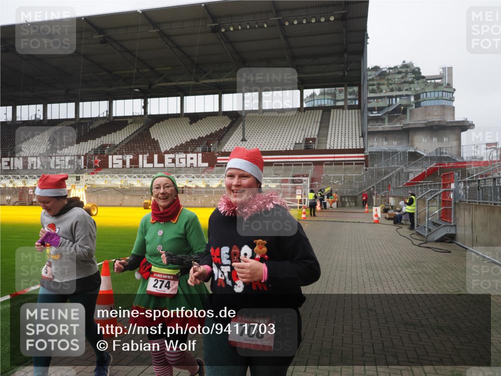 07.12.2025 - St. Pauli X-Mass-Run No. 15 Fabian Wolf http://msf.ph/oto/9411703 07.12.2025 11:14:04 Ziel 274, 375, 425, 475, 708 meine-sportfotos.de