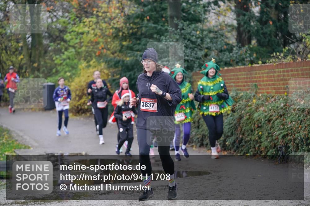 07.12.2025 - St. Pauli X-Mass-Run No. 15 Michael Burmester http://msf.ph/oto/9411708 07.12.2025 11:42:50 Laufen 15, 3837, 4047, 4131 meine-sportfotos.de