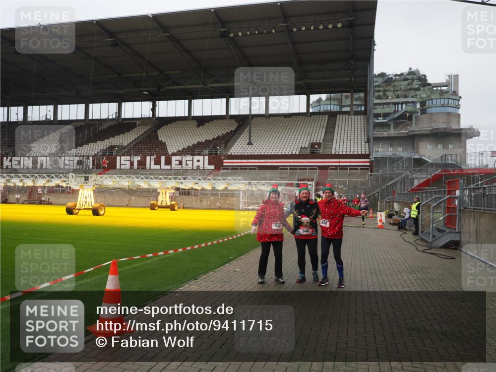07.12.2025 - St. Pauli X-Mass-Run No. 15 Fabian Wolf http://msf.ph/oto/9411715 07.12.2025 11:14:26 Ziel 525, 942, 946, 948 meine-sportfotos.de