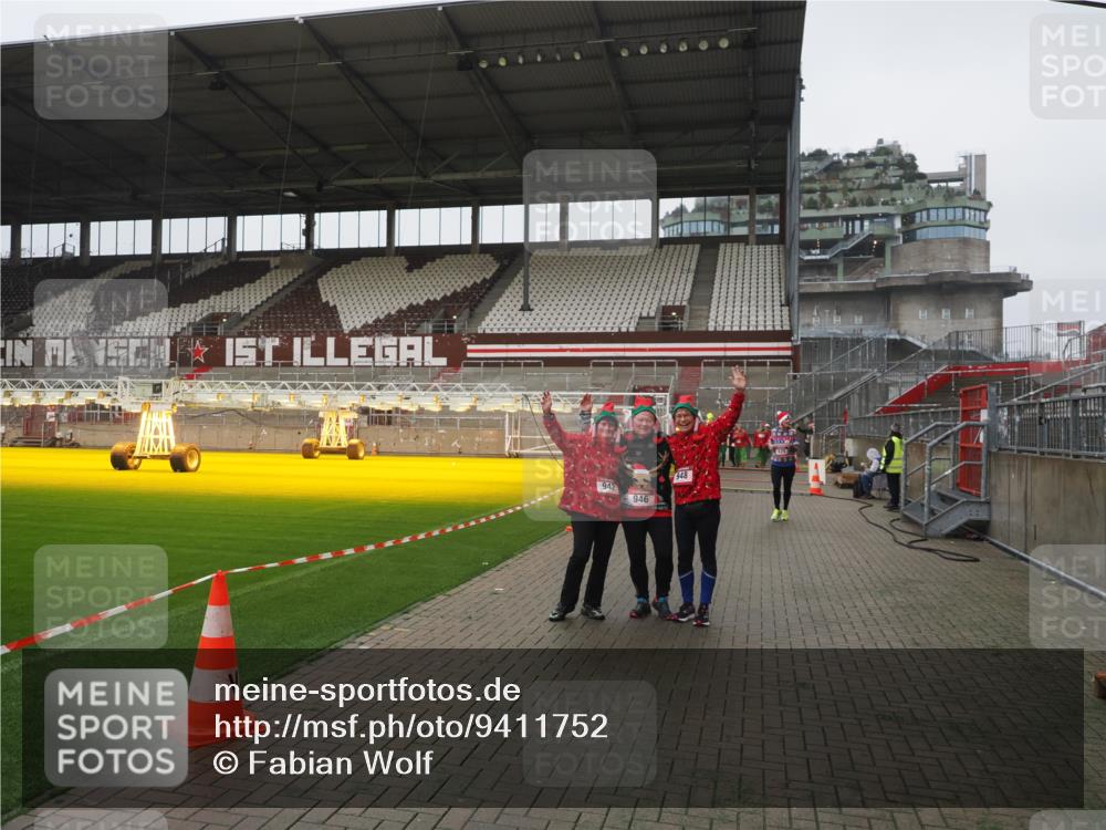 07.12.2025 - St. Pauli X-Mass-Run No. 15 Fabian Wolf http://msf.ph/oto/9411752 07.12.2025 11:14:29 Ziel 525, 942, 946, 948 meine-sportfotos.de