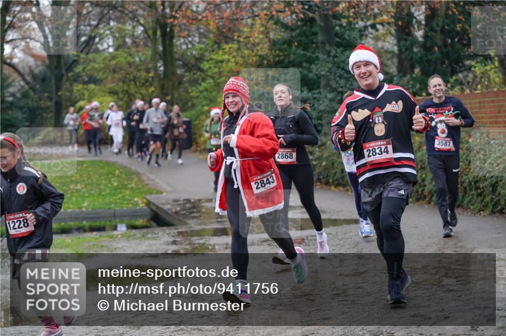 07.12.2025 - St. Pauli X-Mass-Run No. 15 Michael Burmester http://msf.ph/oto/9411756 07.12.2025 11:42:56 Laufen 1228, 2843, 2868, 15, 2834, 60, 3587 meine-sportfotos.de