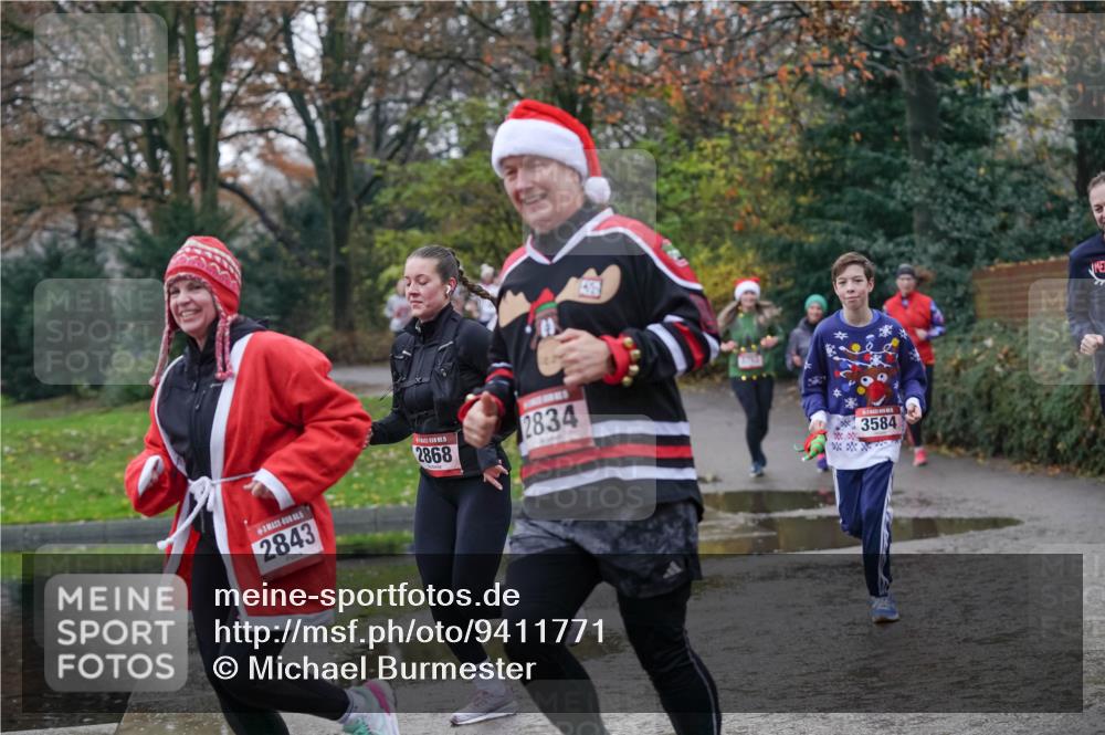 07.12.2025 - St. Pauli X-Mass-Run No. 15 Michael Burmester http://msf.ph/oto/9411771 07.12.2025 11:42:57 Laufen 2843, 2868, 2834, 3584 meine-sportfotos.de