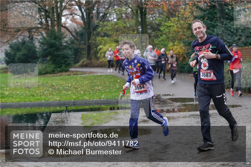 07.12.2025 - St. Pauli X-Mass-Run No. 15 Michael Burmester http://msf.ph/oto/9411782 07.12.2025 11:42:58 Laufen 3584, 3587 meine-sportfotos.de