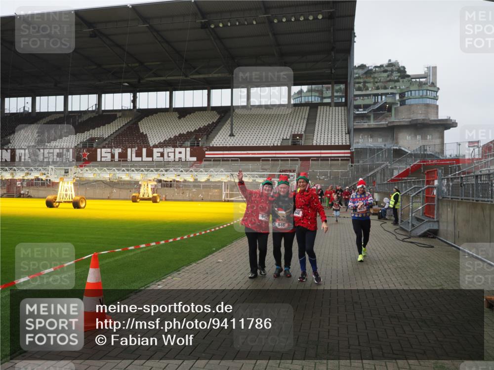 07.12.2025 - St. Pauli X-Mass-Run No. 15 Fabian Wolf http://msf.ph/oto/9411786 07.12.2025 11:14:31 Ziel 525, 1776, 1805, 1806, 2040 meine-sportfotos.de