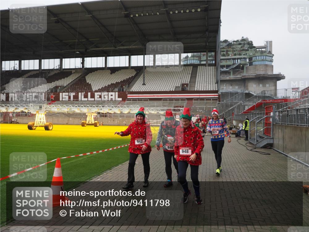07.12.2025 - St. Pauli X-Mass-Run No. 15 Fabian Wolf http://msf.ph/oto/9411798 07.12.2025 11:14:33 Ziel 525, 1776, 1778, 1798, 1805, 1806, 2040, 2211, 4010 meine-sportfotos.de