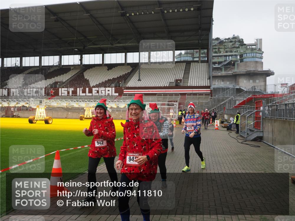 07.12.2025 - St. Pauli X-Mass-Run No. 15 Fabian Wolf http://msf.ph/oto/9411810 07.12.2025 11:14:34 Ziel 525, 1776, 1778, 1798, 1804, 1805, 1806, 1807, 2040, 2211, 4010 meine-sportfotos.de