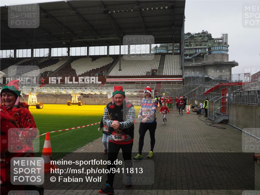 07.12.2025 - St. Pauli X-Mass-Run No. 15 Fabian Wolf http://msf.ph/oto/9411813 07.12.2025 11:14:34 Ziel 525, 1776, 1778, 1798, 1804, 1805, 1806, 1807, 2040, 2211, 4010 meine-sportfotos.de