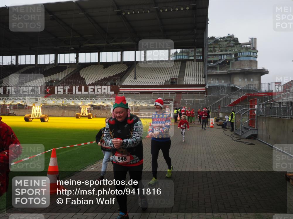 07.12.2025 - St. Pauli X-Mass-Run No. 15 Fabian Wolf http://msf.ph/oto/9411816 07.12.2025 11:14:35 Ziel 525, 1776, 1778, 1798, 1804, 1805, 1806, 1807, 2040, 2211, 4010 meine-sportfotos.de
