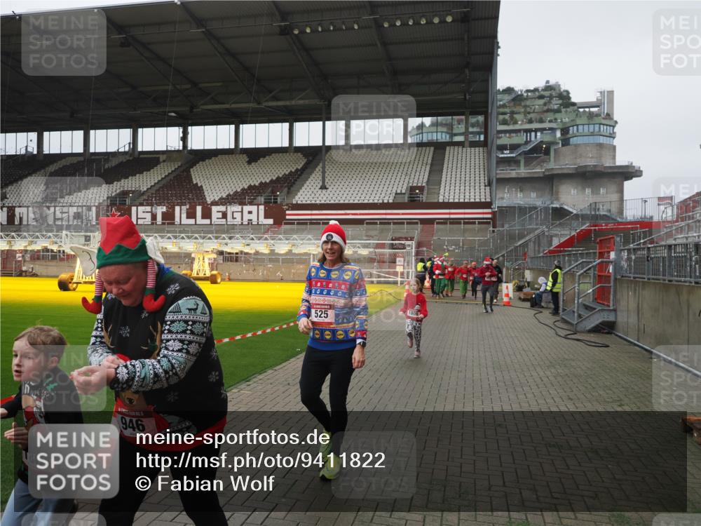 07.12.2025 - St. Pauli X-Mass-Run No. 15 Fabian Wolf http://msf.ph/oto/9411822 07.12.2025 11:14:35 Ziel 525, 1776, 1778, 1798, 1804, 1805, 1806, 1807, 2040, 2211, 4010 meine-sportfotos.de