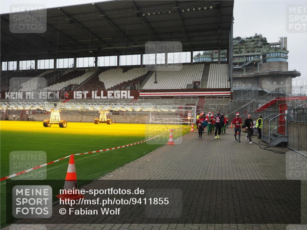 07.12.2025 - St. Pauli X-Mass-Run No. 15 Fabian Wolf http://msf.ph/oto/9411855 07.12.2025 11:14:38 Ziel 525, 1776, 1778, 1798, 1804, 1805, 1806, 1807, 2040, 2211, 4010 meine-sportfotos.de
