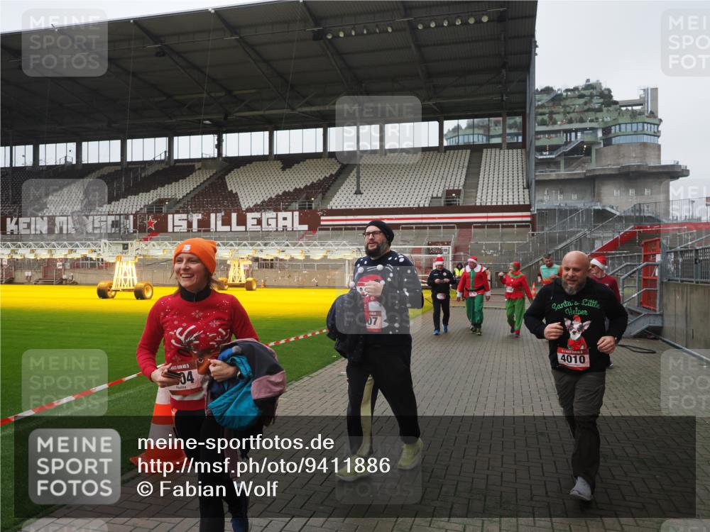 07.12.2025 - St. Pauli X-Mass-Run No. 15 Fabian Wolf http://msf.ph/oto/9411886 07.12.2025 11:14:44 Ziel 525, 922, 1776, 1778, 1798, 1804, 1805, 1806, 1807, 2040, 2211, 4010 meine-sportfotos.de