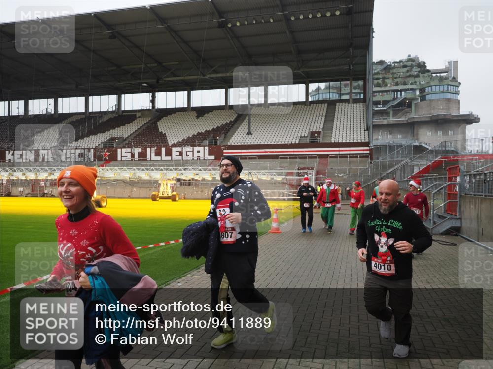 07.12.2025 - St. Pauli X-Mass-Run No. 15 Fabian Wolf http://msf.ph/oto/9411889 07.12.2025 11:14:44 Ziel 525, 922, 1776, 1778, 1798, 1804, 1805, 1806, 1807, 2040, 2211, 4010 meine-sportfotos.de