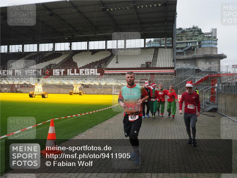 07.12.2025 - St. Pauli X-Mass-Run No. 15 Fabian Wolf http://msf.ph/oto/9411905 07.12.2025 11:14:47 Ziel 922, 1776, 1778, 1798, 1804, 1805, 1806, 1807, 2040, 2211, 4010 meine-sportfotos.de