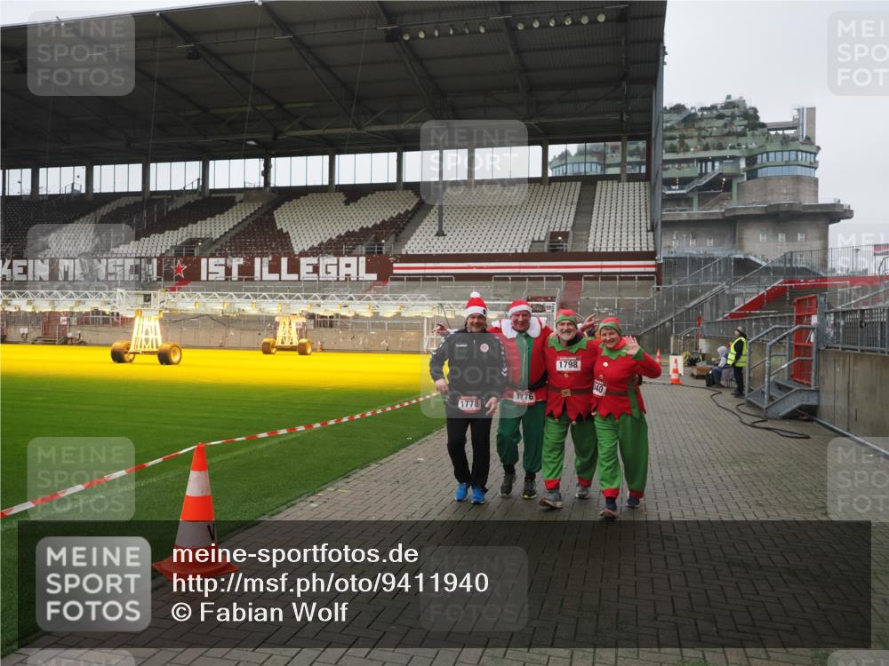 07.12.2025 - St. Pauli X-Mass-Run No. 15 Fabian Wolf http://msf.ph/oto/9411940 07.12.2025 11:14:51 Ziel 922, 1776, 1778, 1798, 1804, 1806, 1807, 2040, 2211, 4010 meine-sportfotos.de