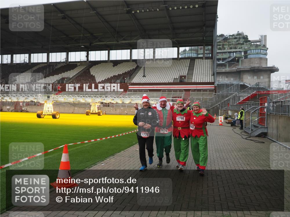 07.12.2025 - St. Pauli X-Mass-Run No. 15 Fabian Wolf http://msf.ph/oto/9411946 07.12.2025 11:14:51 Ziel 922, 1776, 1778, 1798, 1804, 1806, 1807, 2040, 2211, 4010 meine-sportfotos.de