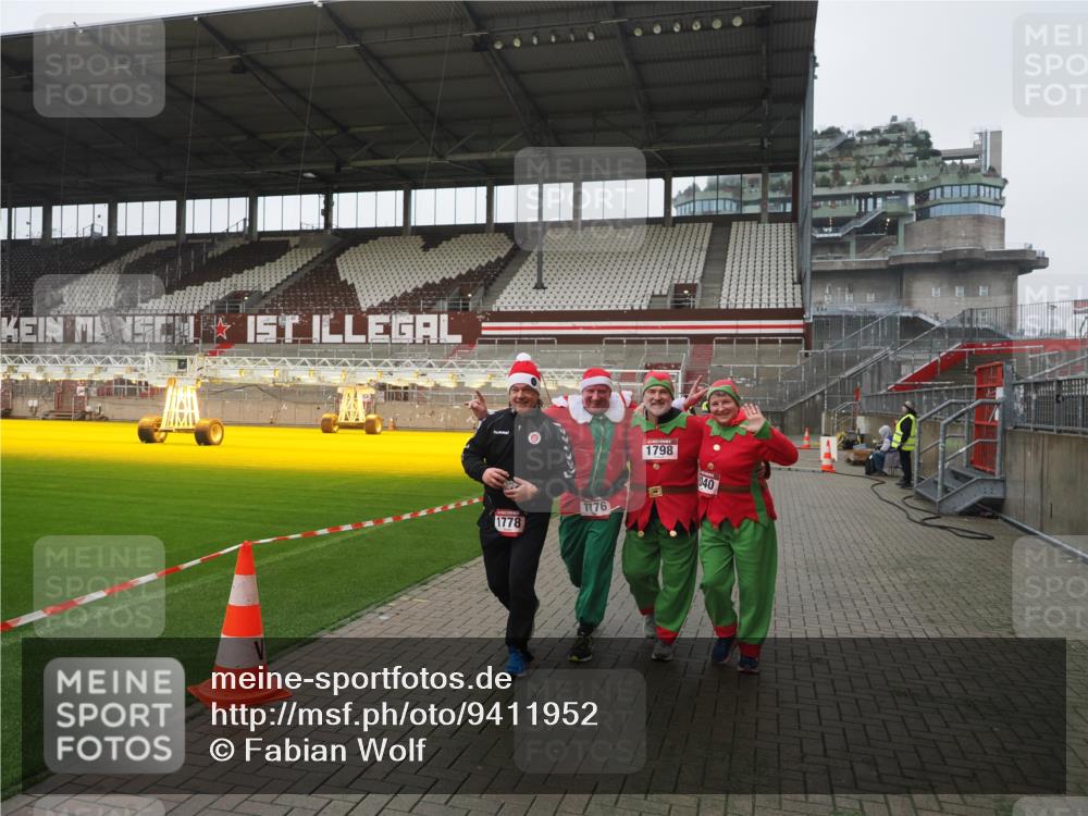 07.12.2025 - St. Pauli X-Mass-Run No. 15 Fabian Wolf http://msf.ph/oto/9411952 07.12.2025 11:14:52 Ziel 922, 1778, 1798, 1804, 1807, 2211, 4010 meine-sportfotos.de
