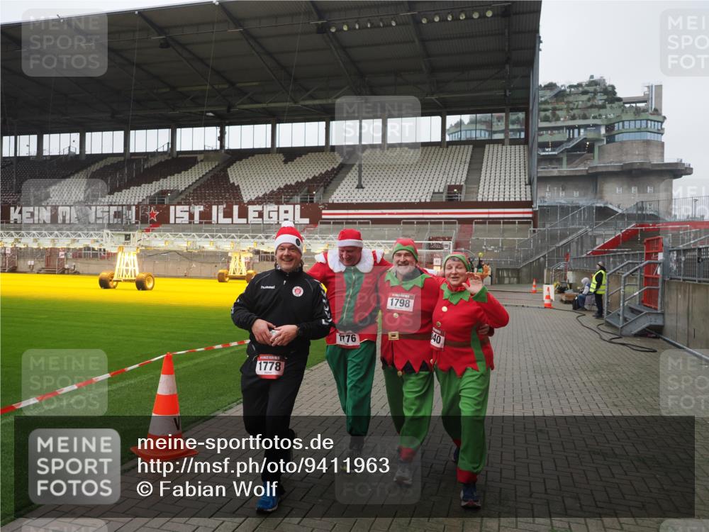 07.12.2025 - St. Pauli X-Mass-Run No. 15 Fabian Wolf http://msf.ph/oto/9411963 07.12.2025 11:14:53 Ziel 922, 1778, 1798, 1804, 1807, 4010 meine-sportfotos.de
