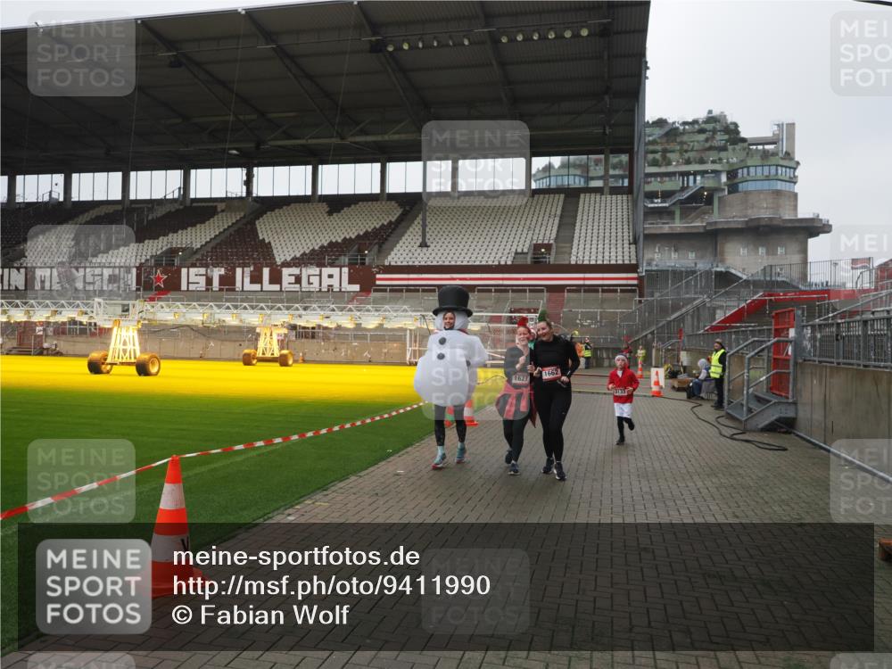 07.12.2025 - St. Pauli X-Mass-Run No. 15 Fabian Wolf http://msf.ph/oto/9411990 07.12.2025 11:15:11 Ziel 313, 1623, 1627, 1662, 3133 meine-sportfotos.de