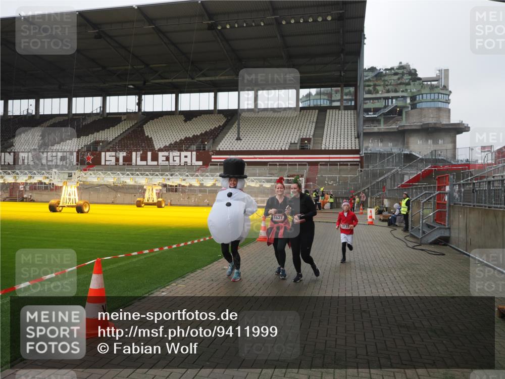 07.12.2025 - St. Pauli X-Mass-Run No. 15 Fabian Wolf http://msf.ph/oto/9411999 07.12.2025 11:15:11 Ziel 313, 1623, 1627, 1662, 3133 meine-sportfotos.de