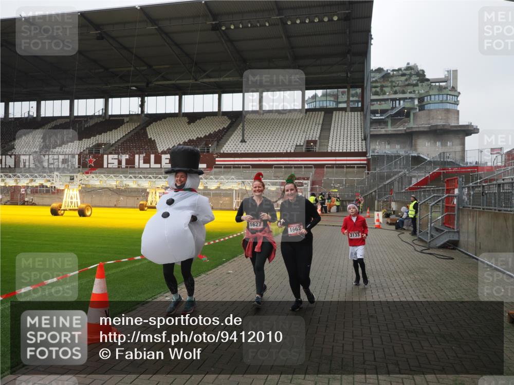 07.12.2025 - St. Pauli X-Mass-Run No. 15 Fabian Wolf http://msf.ph/oto/9412010 07.12.2025 11:15:12 Ziel 313, 1623, 1627, 1662, 3133 meine-sportfotos.de