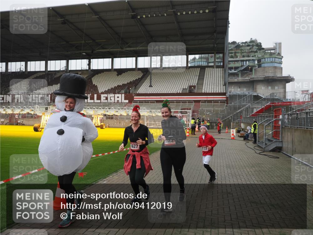 07.12.2025 - St. Pauli X-Mass-Run No. 15 Fabian Wolf http://msf.ph/oto/9412019 07.12.2025 11:15:13 Ziel 313, 1218, 1623, 1627, 1662, 3133 meine-sportfotos.de