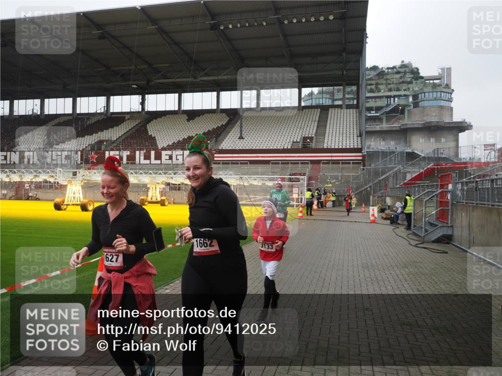 07.12.2025 - St. Pauli X-Mass-Run No. 15 Fabian Wolf http://msf.ph/oto/9412025 07.12.2025 11:15:13 Ziel 313, 1218, 1623, 1627, 1662, 3133 meine-sportfotos.de
