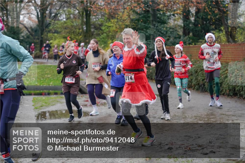 07.12.2025 - St. Pauli X-Mass-Run No. 15 Michael Burmester http://msf.ph/oto/9412048 07.12.2025 11:43:25 Laufen 1236, 2419, 61, 314, 4006, 3807 meine-sportfotos.de