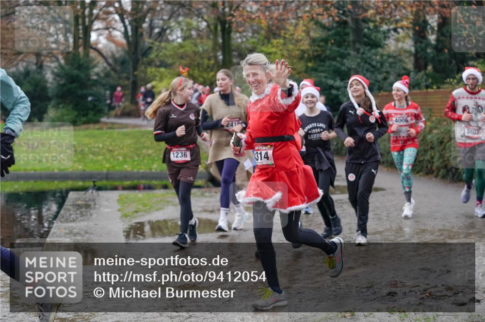07.12.2025 - St. Pauli X-Mass-Run No. 15 Michael Burmester http://msf.ph/oto/9412054 07.12.2025 11:43:25 Laufen 1236, 241, 314, 4006, 3807 meine-sportfotos.de