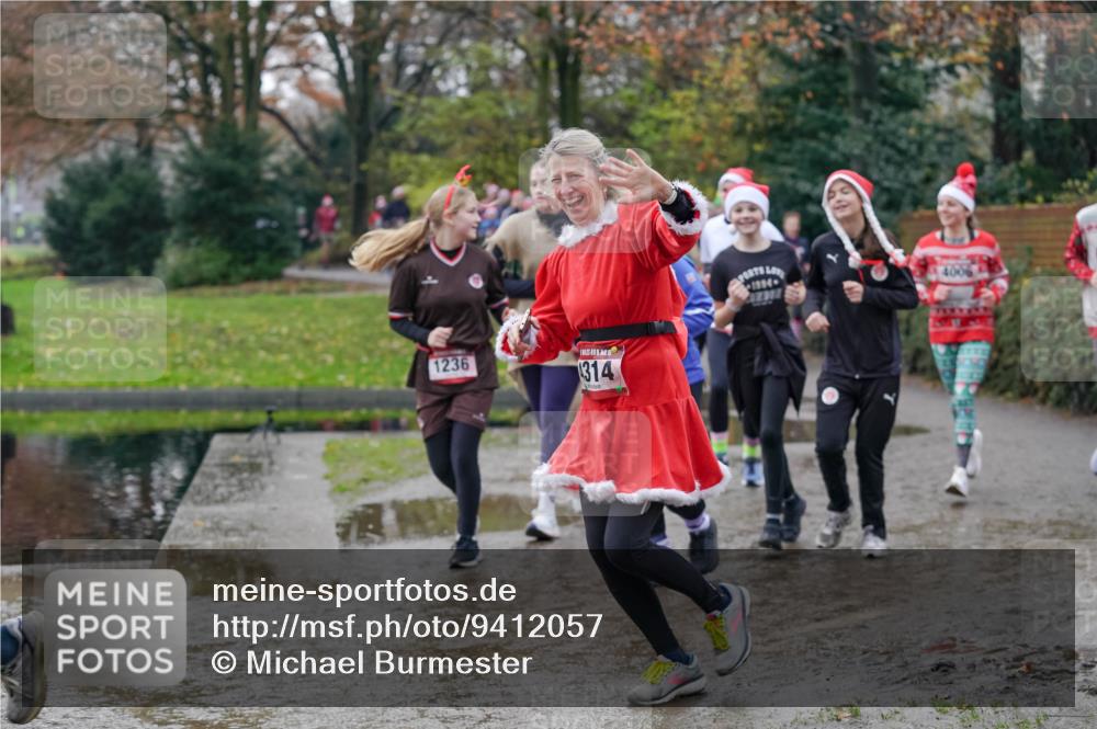 07.12.2025 - St. Pauli X-Mass-Run No. 15 Michael Burmester http://msf.ph/oto/9412057 07.12.2025 11:43:25 Laufen 1236, 314, 1994, 4006 meine-sportfotos.de