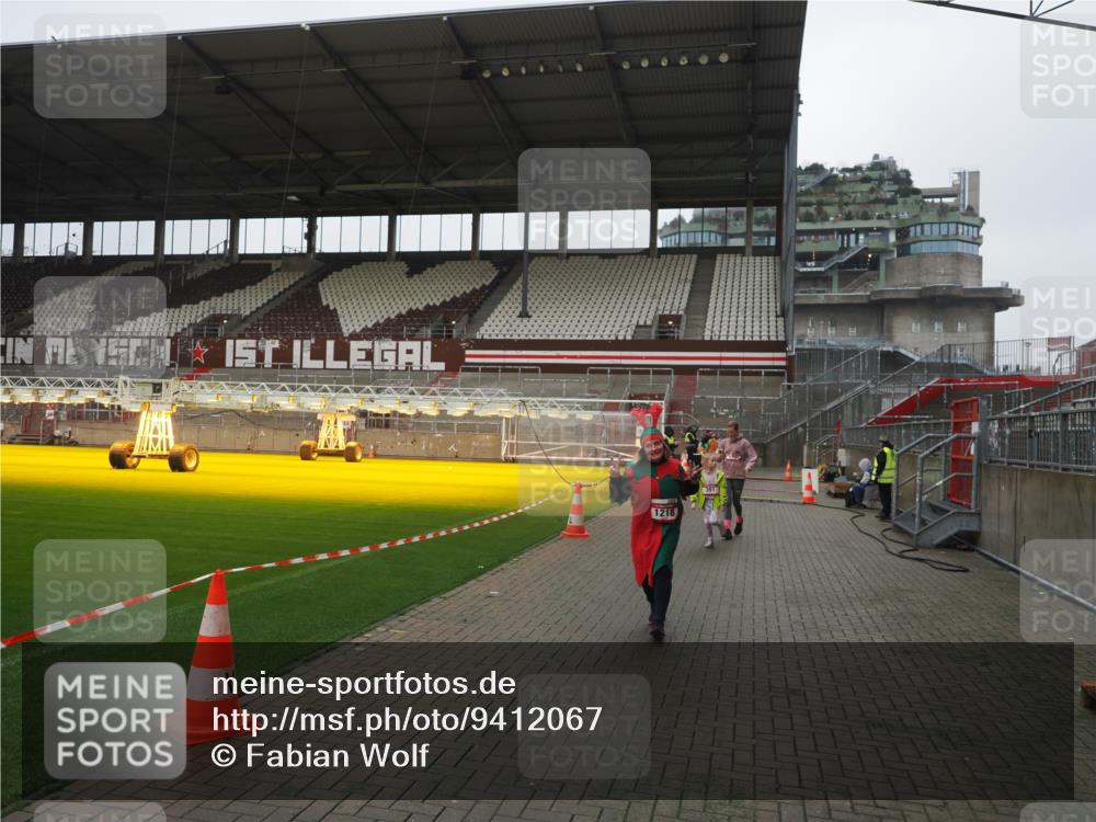 07.12.2025 - St. Pauli X-Mass-Run No. 15 Fabian Wolf http://msf.ph/oto/9412067 07.12.2025 11:15:22 Ziel 313, 391, 1218, 1282, 1627, 1662, 3133 meine-sportfotos.de