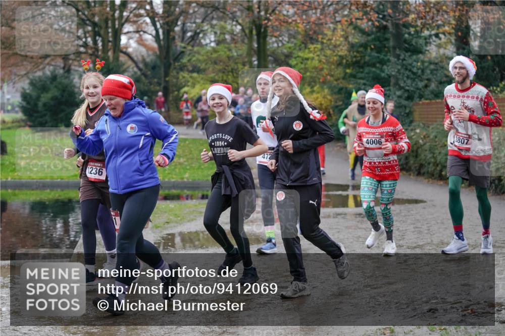 07.12.2025 - St. Pauli X-Mass-Run No. 15 Michael Burmester http://msf.ph/oto/9412069 07.12.2025 11:43:26 Laufen 1236, 1994, 472, 4006, 3807 meine-sportfotos.de