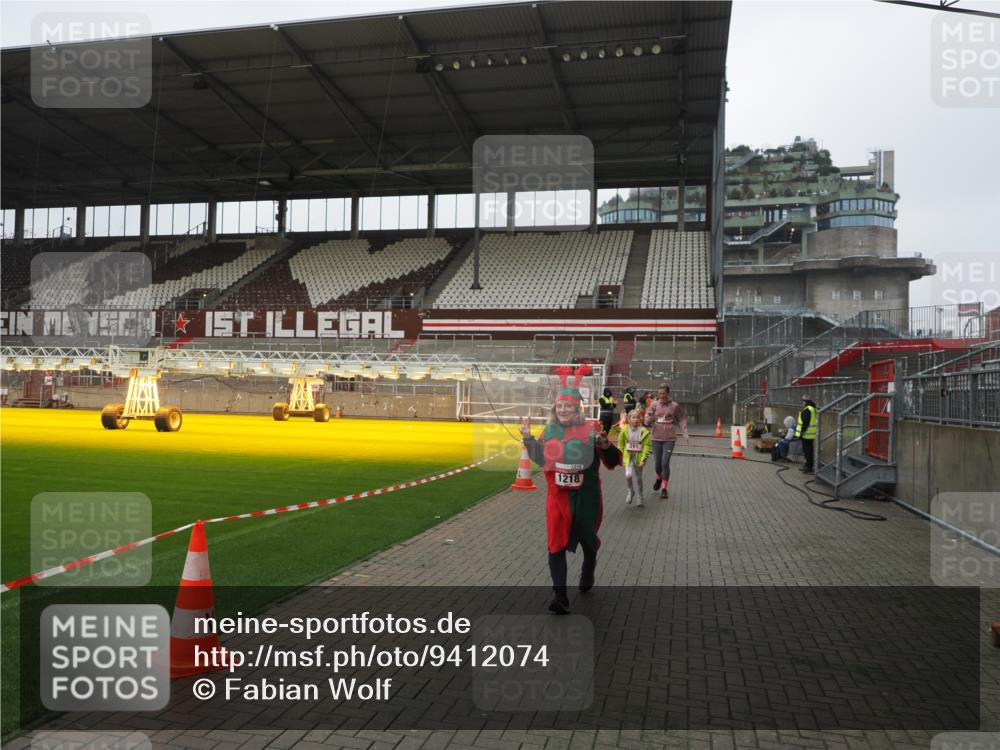 07.12.2025 - St. Pauli X-Mass-Run No. 15 Fabian Wolf http://msf.ph/oto/9412074 07.12.2025 11:15:23 Ziel 313, 391, 1218, 1282, 3133 meine-sportfotos.de