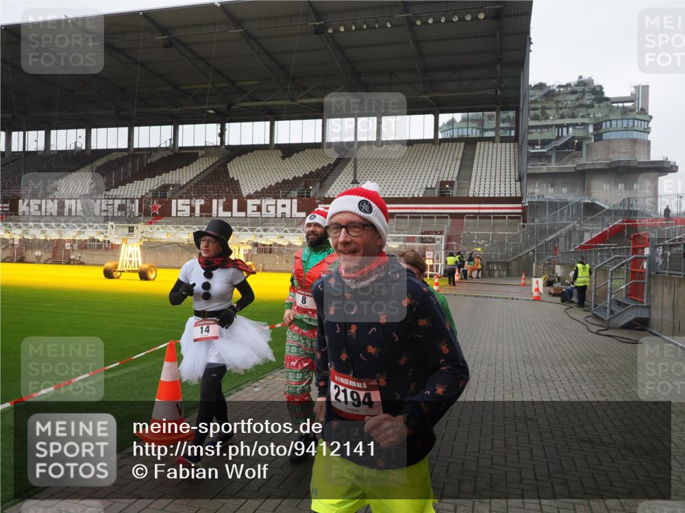 07.12.2025 - St. Pauli X-Mass-Run No. 15 Fabian Wolf http://msf.ph/oto/9412141 07.12.2025 11:15:53 Ziel 8, 14, 372, 2194 meine-sportfotos.de