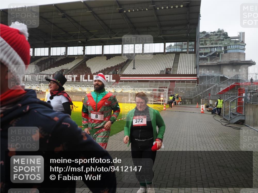 07.12.2025 - St. Pauli X-Mass-Run No. 15 Fabian Wolf http://msf.ph/oto/9412147 07.12.2025 11:15:54 Ziel 8, 14, 372, 2194 meine-sportfotos.de