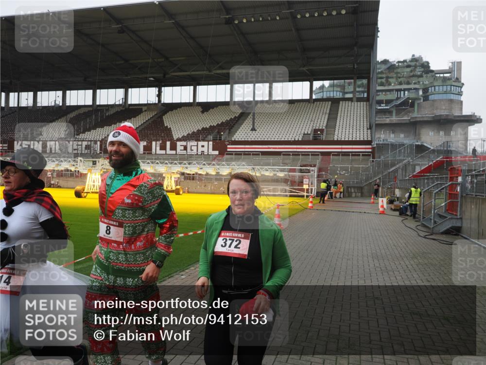 07.12.2025 - St. Pauli X-Mass-Run No. 15 Fabian Wolf http://msf.ph/oto/9412153 07.12.2025 11:15:54 Ziel 8, 14, 372, 2194 meine-sportfotos.de