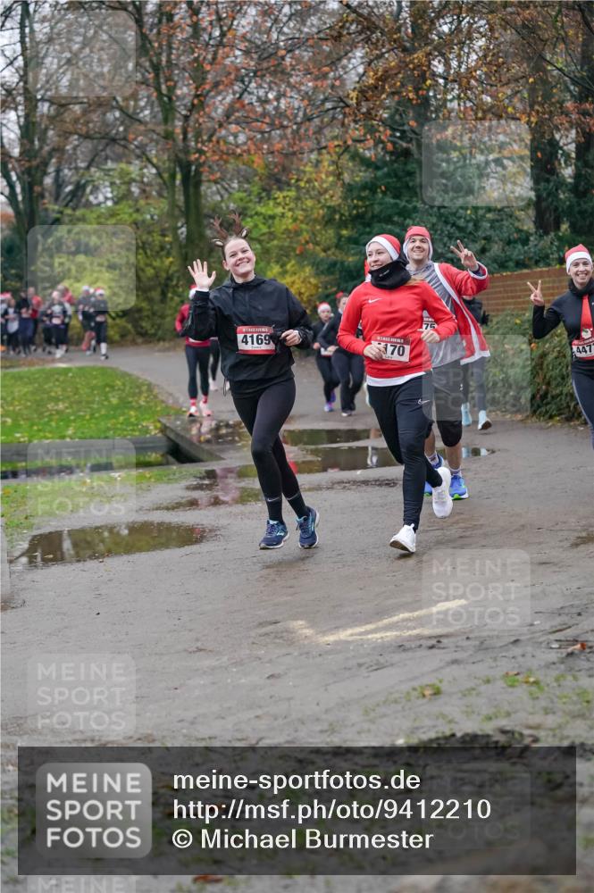 07.12.2025 - St. Pauli X-Mass-Run No. 15 Michael Burmester http://msf.ph/oto/9412210 07.12.2025 10:01:13 Laufen 4169, 170, 75, 447 meine-sportfotos.de