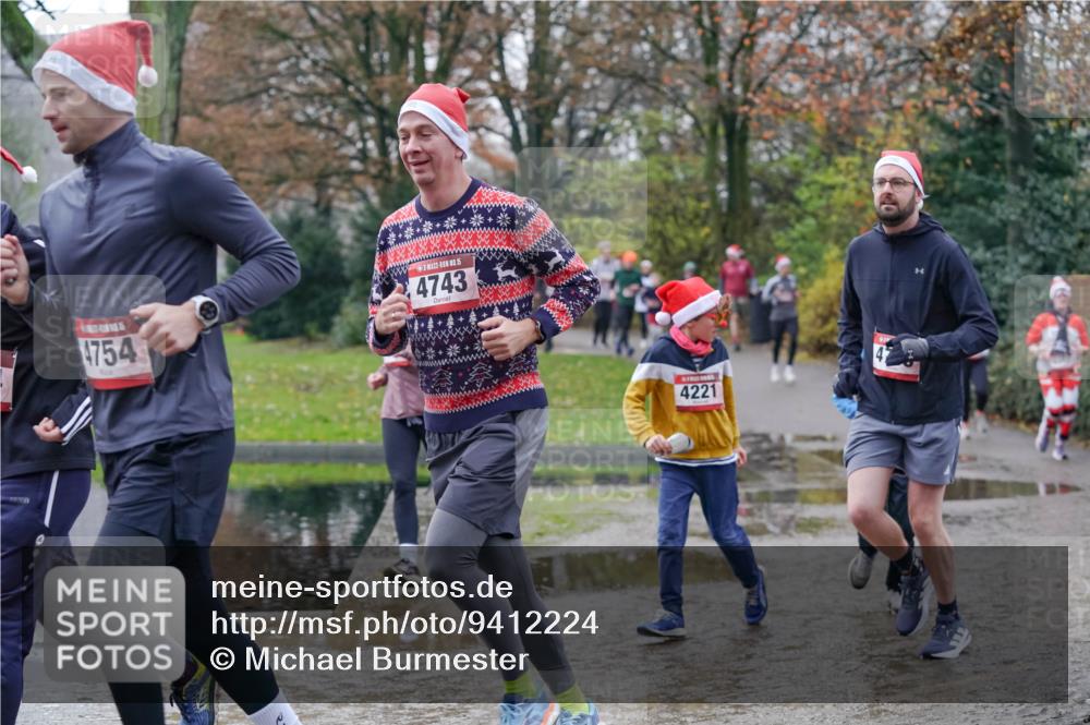 07.12.2025 - St. Pauli X-Mass-Run No. 15 Michael Burmester http://msf.ph/oto/9412224 07.12.2025 11:43:39 Laufen 4754, 15, 4743, 4221 meine-sportfotos.de