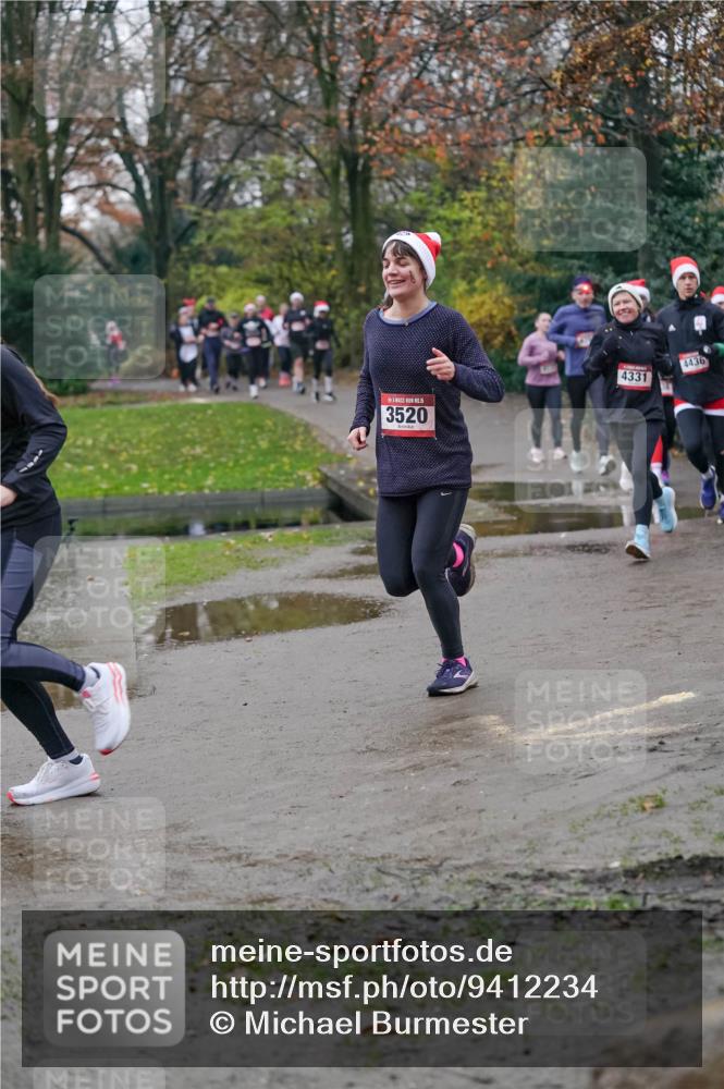 07.12.2025 - St. Pauli X-Mass-Run No. 15 Michael Burmester http://msf.ph/oto/9412234 07.12.2025 10:01:15 Laufen 15, 3520, 4331, 4436 meine-sportfotos.de