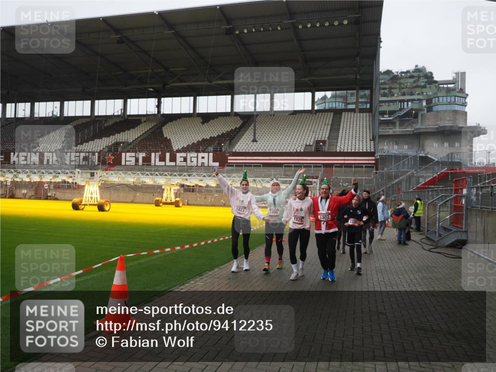 07.12.2025 - St. Pauli X-Mass-Run No. 15 Fabian Wolf http://msf.ph/oto/9412235 07.12.2025 11:16:16 Ziel 1800, 1802, 1821, 1825, 2195, 2464, 3241, 3256, 3326 meine-sportfotos.de