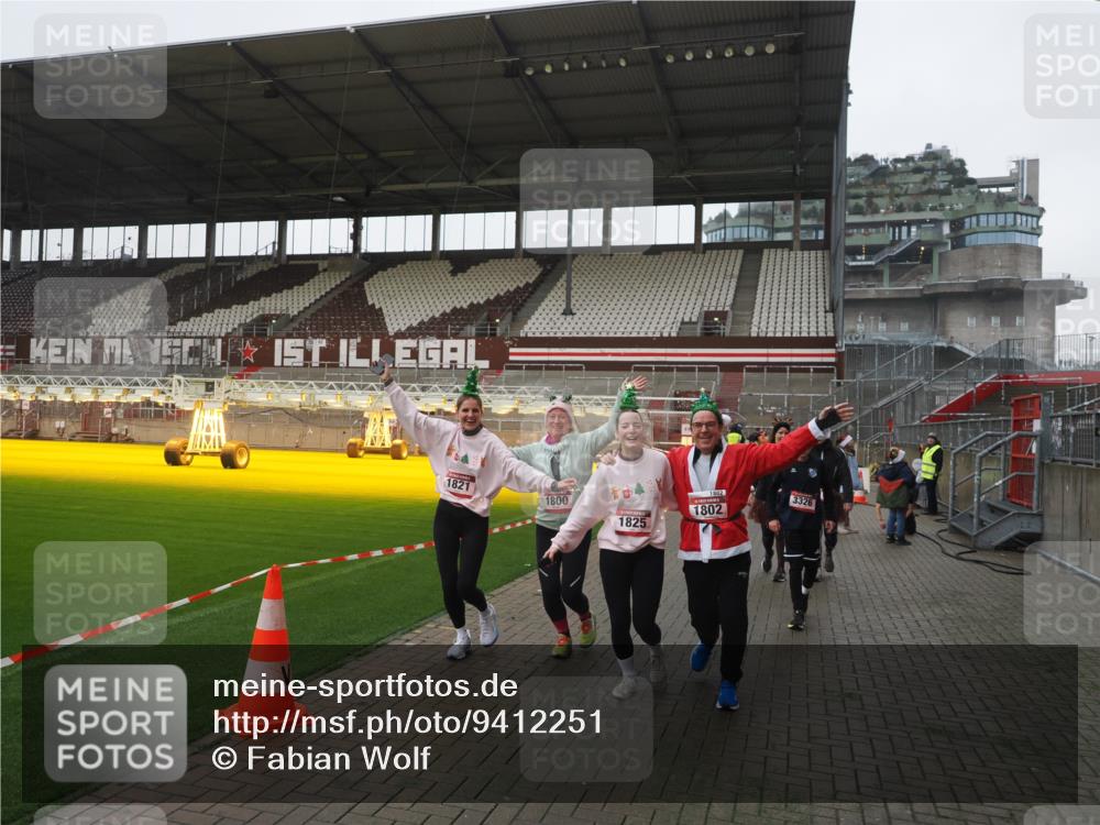 07.12.2025 - St. Pauli X-Mass-Run No. 15 Fabian Wolf http://msf.ph/oto/9412251 07.12.2025 11:16:17 Ziel 1800, 1802, 1821, 1825, 2195, 2464, 3241, 3256, 3326 meine-sportfotos.de