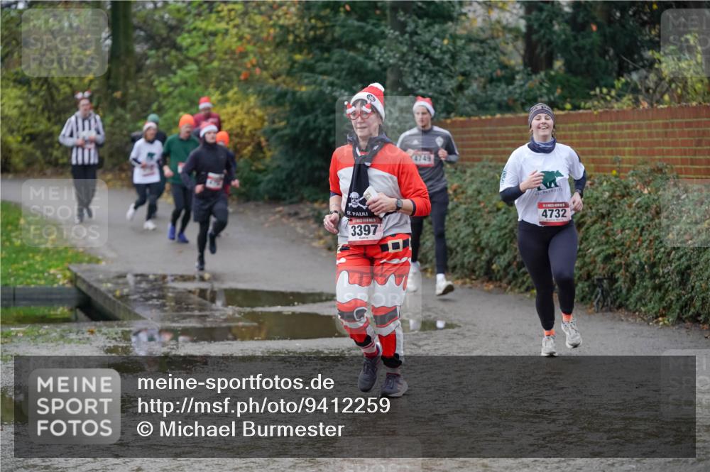 07.12.2025 - St. Pauli X-Mass-Run No. 15 Michael Burmester http://msf.ph/oto/9412259 07.12.2025 11:43:43 Laufen 15, 3397, 4749, 4732 meine-sportfotos.de