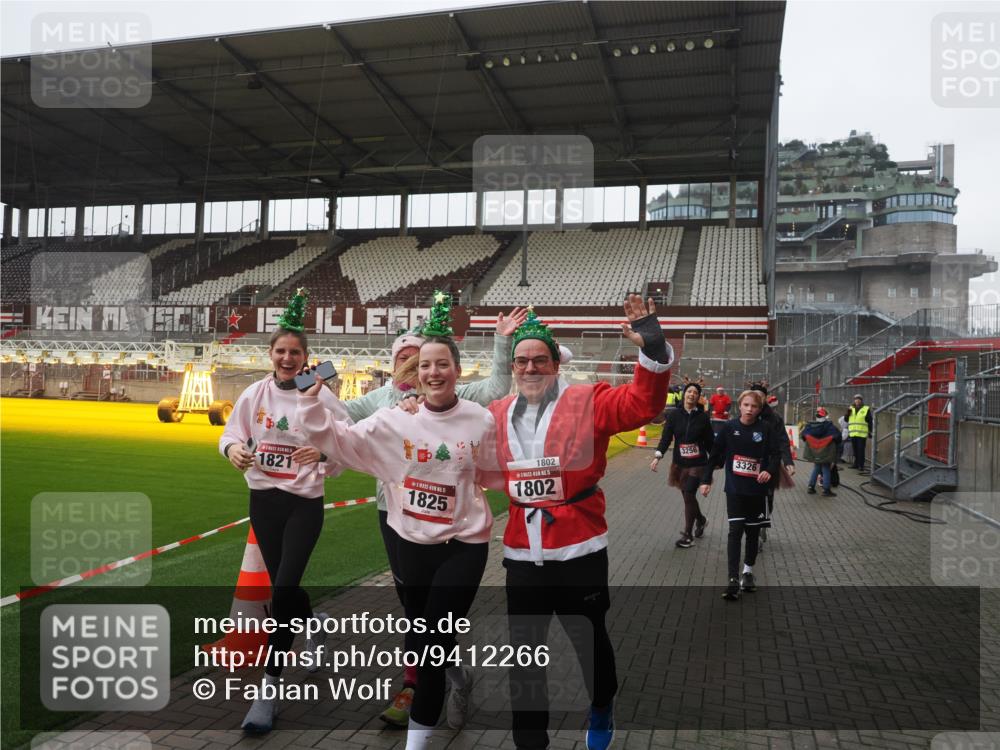 07.12.2025 - St. Pauli X-Mass-Run No. 15 Fabian Wolf http://msf.ph/oto/9412266 07.12.2025 11:16:18 Ziel 1800, 1802, 1821, 1825, 2195, 2464, 3241, 3256, 3326 meine-sportfotos.de